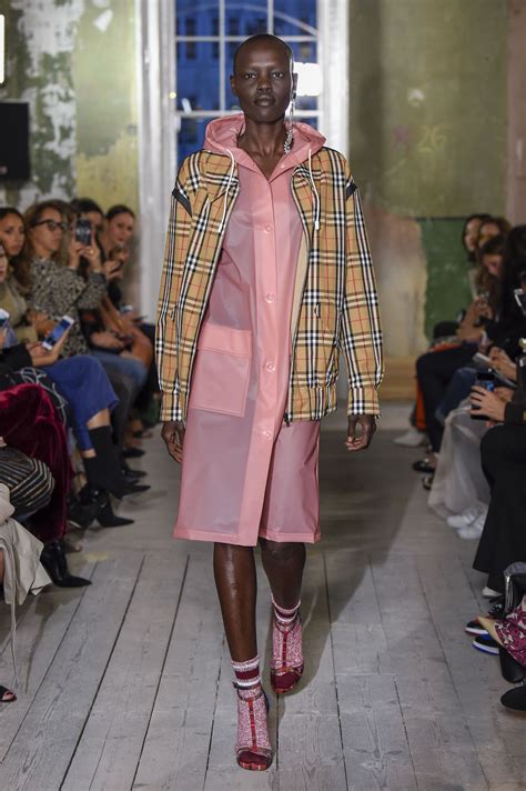 burberry spring 2018|Burberry RTW Spring 2018 .